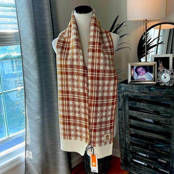 Brand new never worn! Gorgeous scarf. Perfect for upcoming winter! - Picture 1 of 4